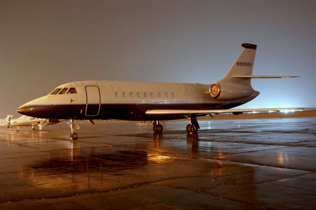 Dassault Falcon 2000 (N995GH) - Sitting on the ramp overnight