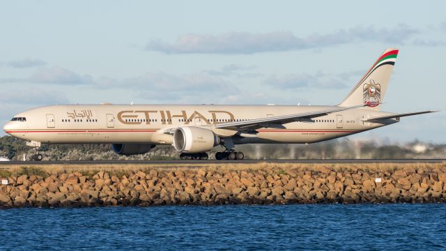 BOEING 777-300 (A6-ETS)