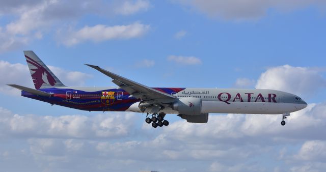 BOEING 777-300ER (A7-BAE)