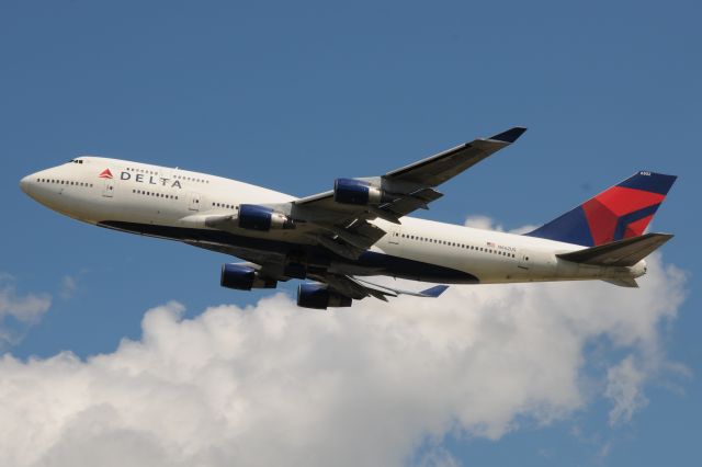 Boeing 747-400 (N662US)