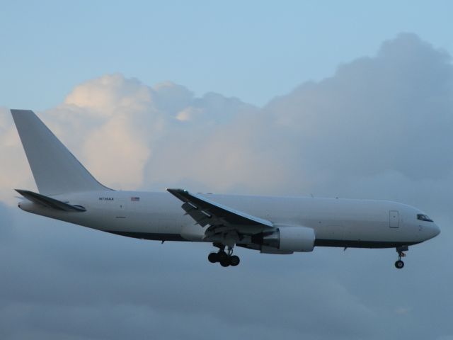 BOEING 767-200 (N739AX)