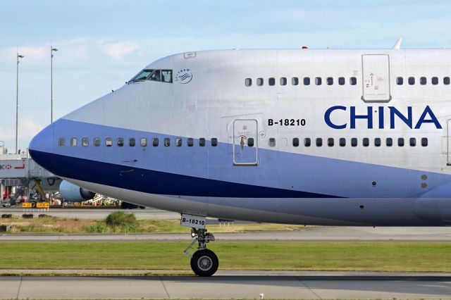 Boeing 747-400 (B-18210)