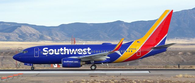 Boeing 737-700 (N7855A)