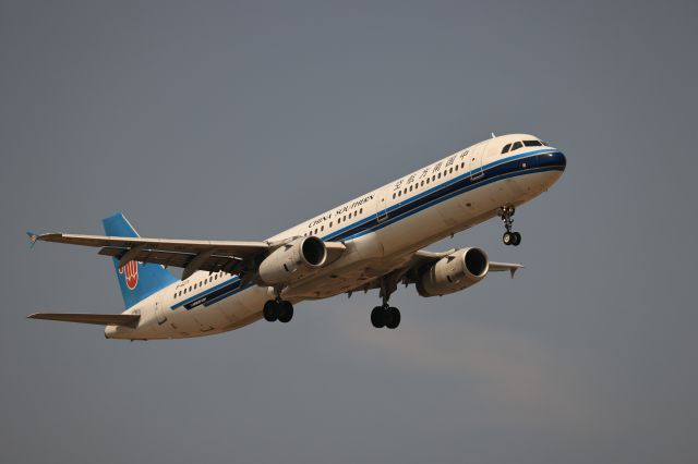 B-6271 — - landing...