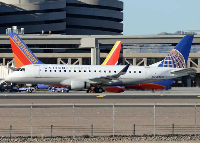 Embraer 170/175 (N87303)