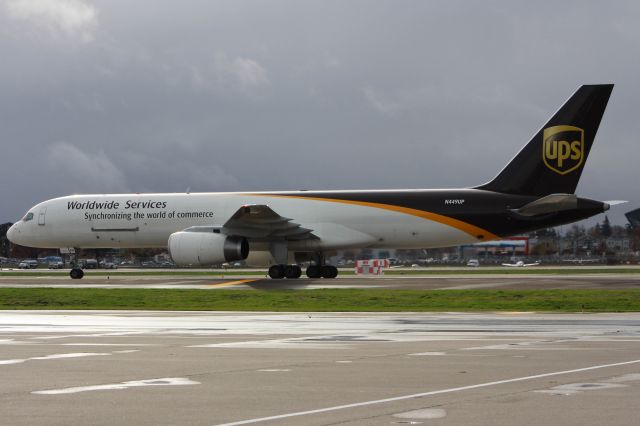 Boeing 757-200 (N449UP)