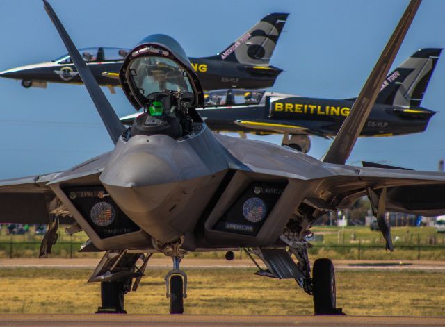 Lockheed F-22 Raptor —