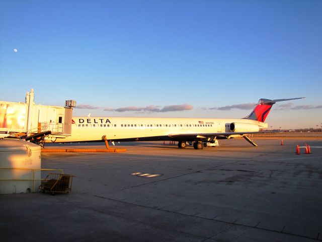 McDonnell Douglas MD-88 (N901DE)