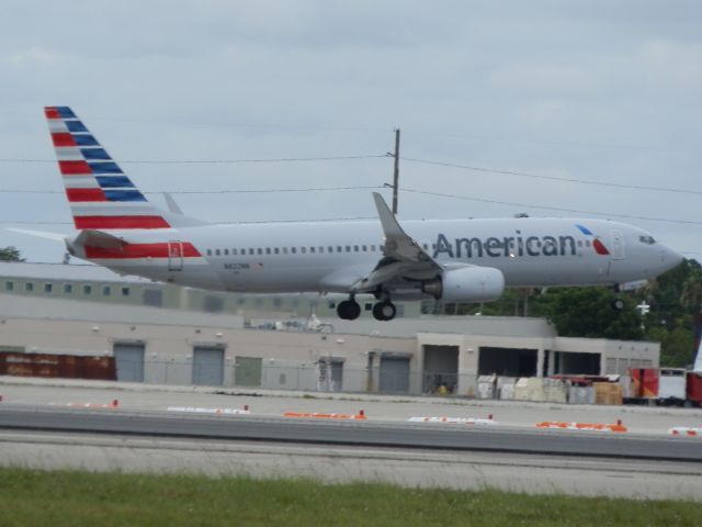Boeing 737-800 (N822NN)