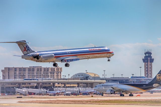 McDonnell Douglas MD-80 —