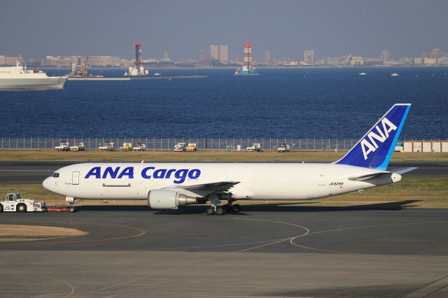 BOEING 767-300 (JA8286) - November 17th 2018: