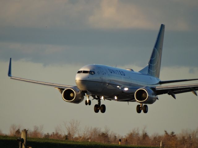 Boeing 737-700 (N27722)