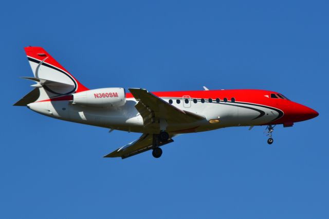 Dassault Falcon 2000 (N360SM) - MIAMI DIRECT LLC (Dumont Aviation Group) on final at KCLT - 10/24/18