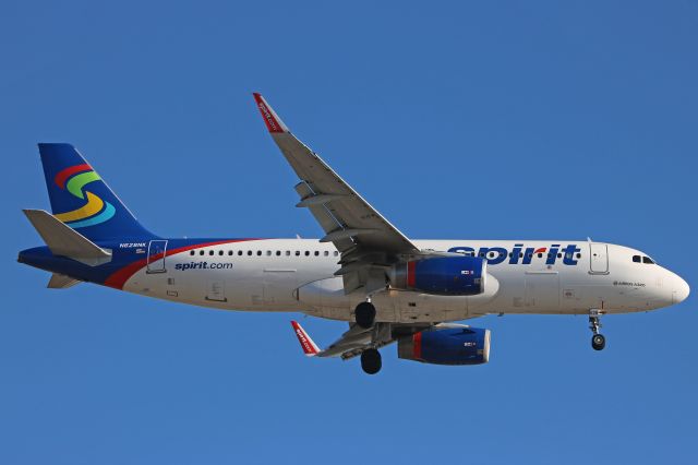 Airbus A320 (N628NK) - NKS178 on a late afternoon approach for RWY 24R from Tampa Intl (KTPA) on 12 Mar 2019.