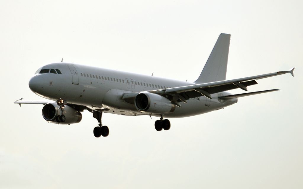 Airbus A320 (9H-SWD)