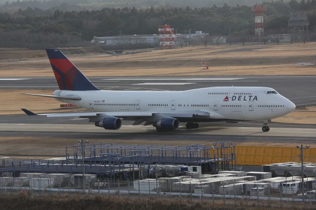 Boeing 747-400 (N664US)