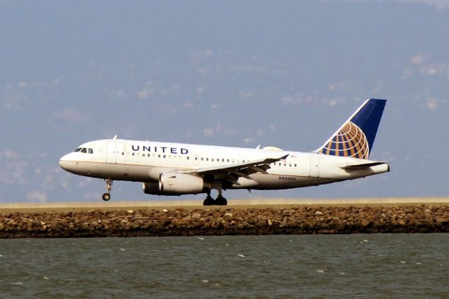 Airbus A319 (N834UA)