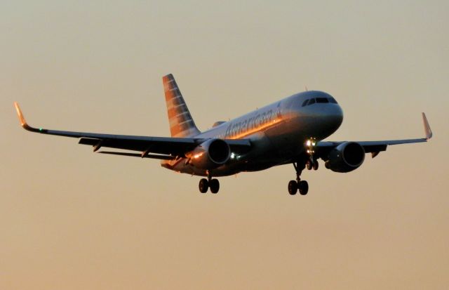 Airbus A319 (N9022G)