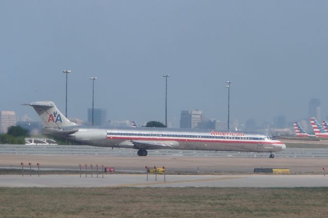 McDonnell Douglas MD-83 (N590AA)