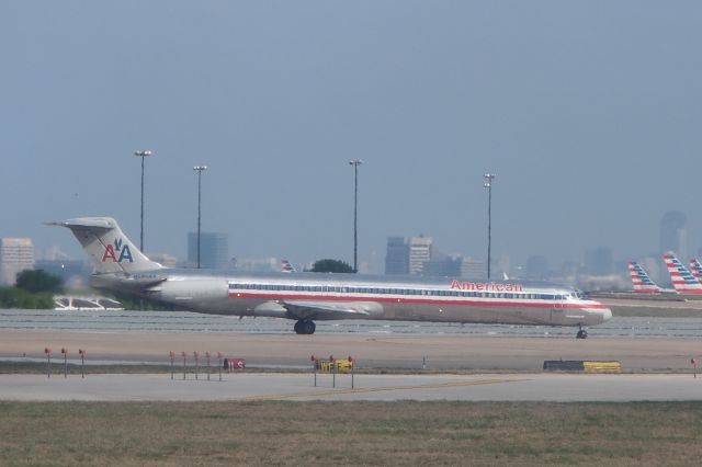 McDonnell Douglas MD-83 (N590AA)