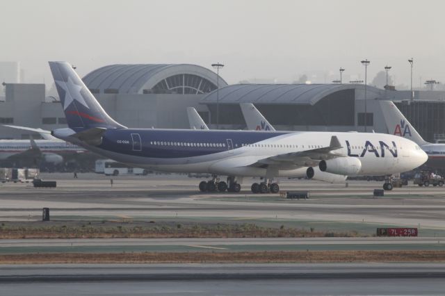 Airbus A340-300 (CC-CQA) - TAXING TO THE GATE