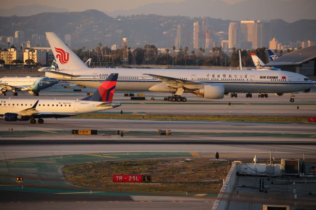 BOEING 777-300ER (B-2089)