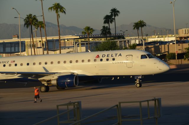 Embraer 170/175 (N610CZ) - Delta Connection ERJ 175 taxing to  9L then flight to Seattle.