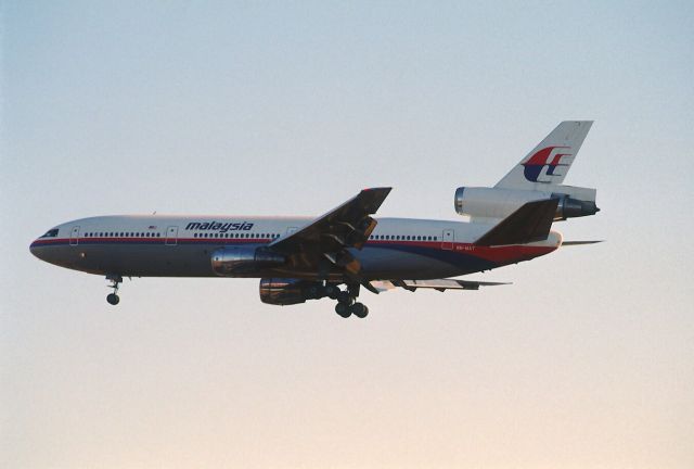 McDonnell Douglas DC-10 (9M-MAT) - Final Approach to Narita Intl Airport Rwy34 on 1989/01/02