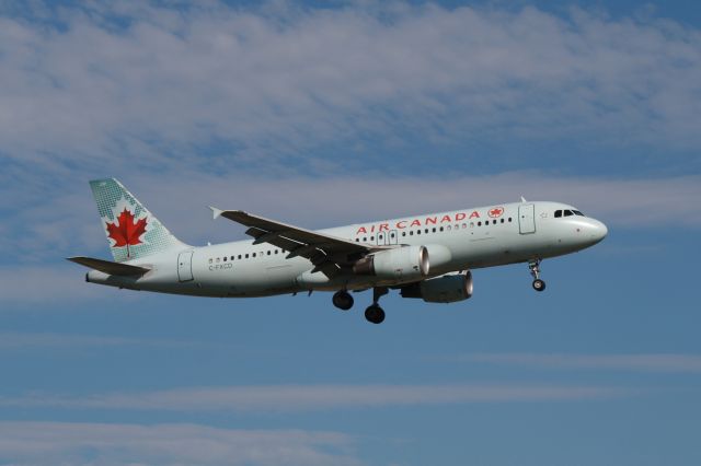 Airbus A319 (C-FXCD) - Arriving from Denver on runway 24R