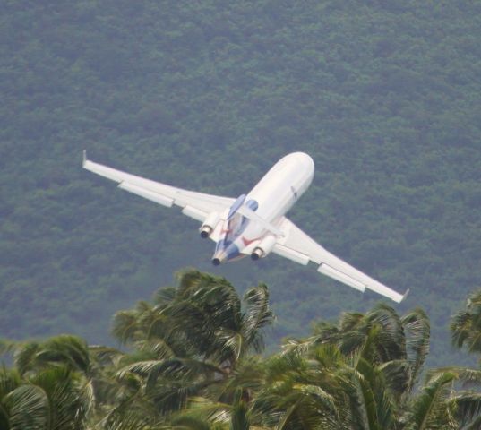 BOEING 727-200 (N395AJ) - N395AJ climbing the hills at St Maarten