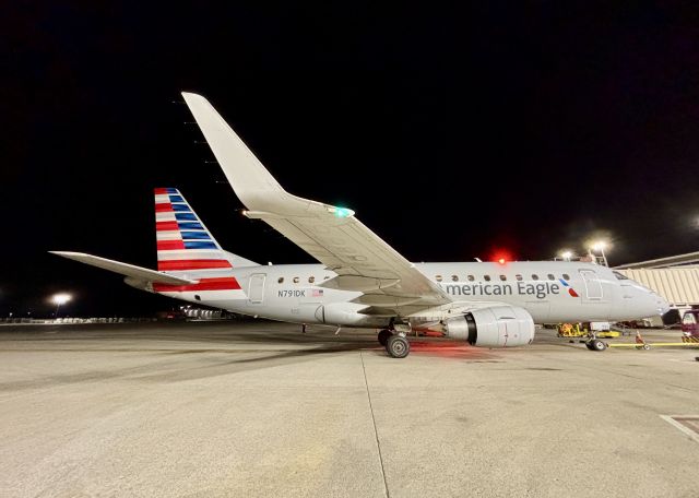 Embraer 170/175 (N791DK)