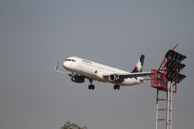 Airbus A321 (XA-VLZ) - FINAL APPROACH 27 MMTJ