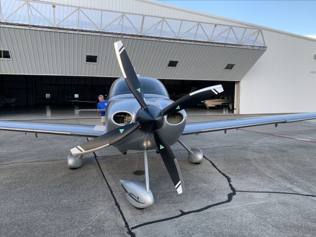 Cirrus SR-22 (N492DM)