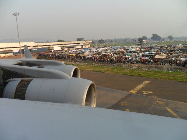 Boeing Globemaster III (N30602) - Top side view during ERO next to 30k refugees in CAR