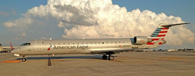 Canadair Regional Jet CRJ-700 (N546FF)