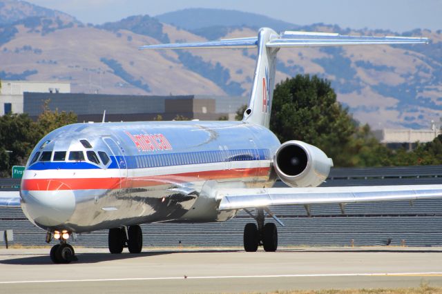 McDonnell Douglas MD-80 (N566AA)