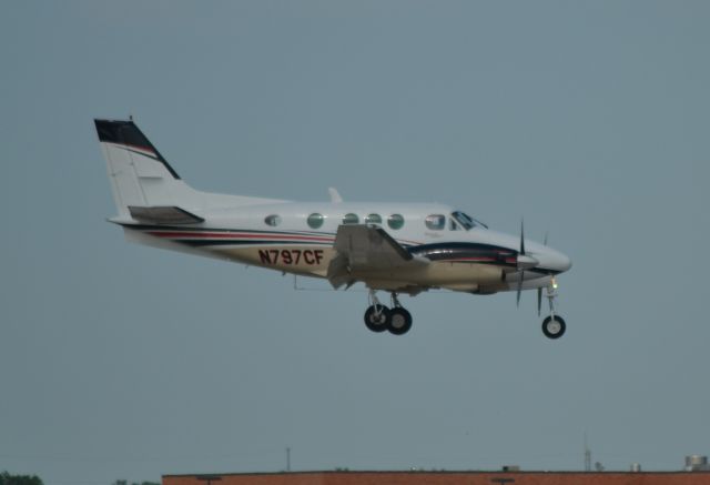 Beechcraft King Air 90 (N797CF) - Landing Runway 15 in Sioux Falls SD