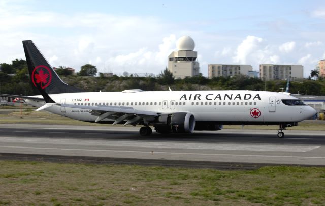 Boeing 737 MAX 8 (C-FSKZ)