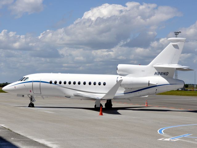 Dassault Falcon 900 (N88ND) - Parked