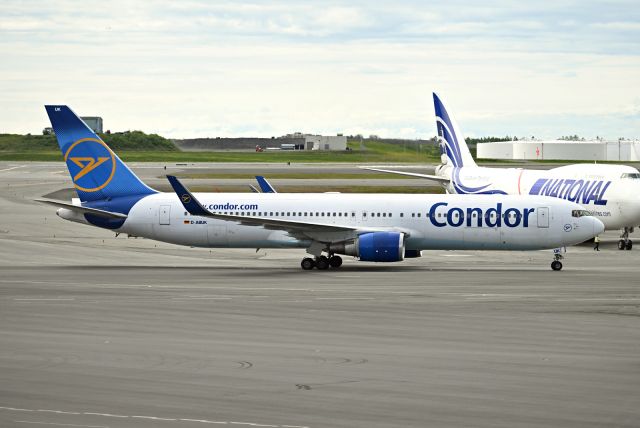 BOEING 767-300 (D-ABUK)