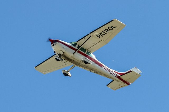 Cessna Skylane (N96551) - 182