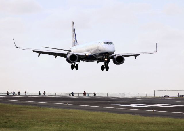 Embraer ERJ-190 (N281JB)