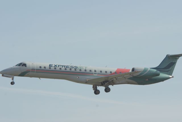 Embraer ERJ-145 (N10575)