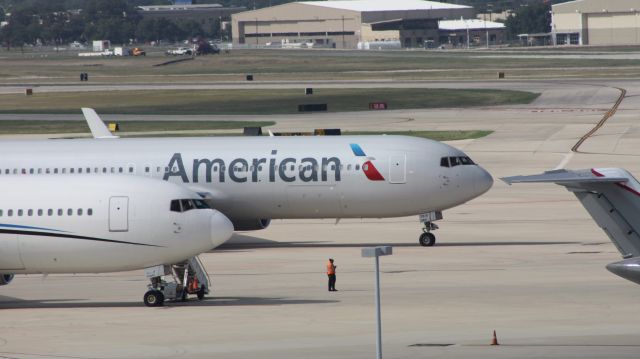 BOEING 767-300 (N383AN)