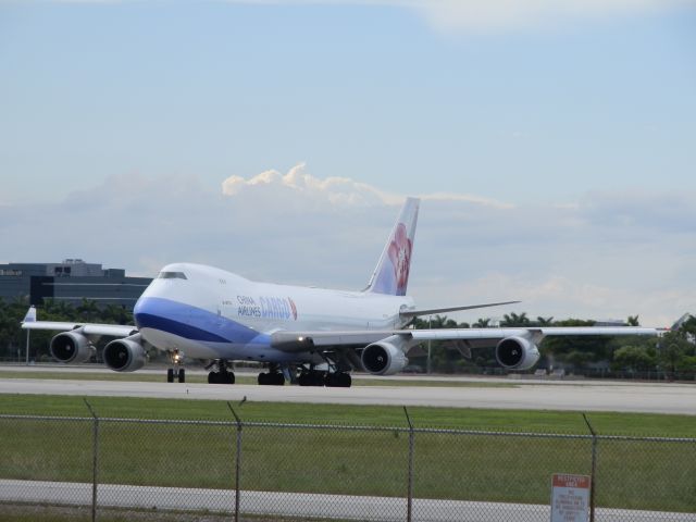 Boeing 747-400 (B-18723)