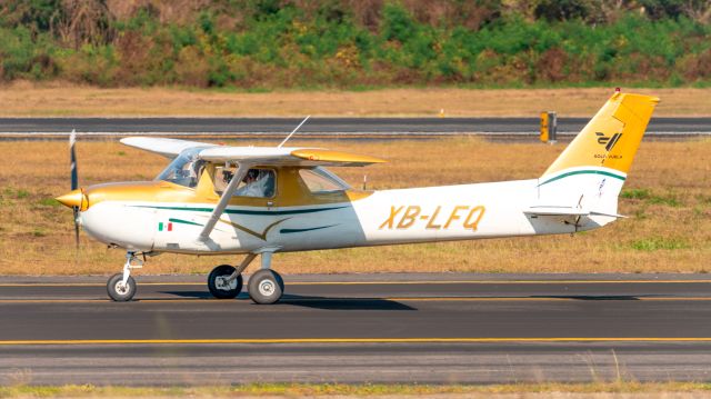 Cessna Commuter (XB-LFQ) - Rodando a plataforma.