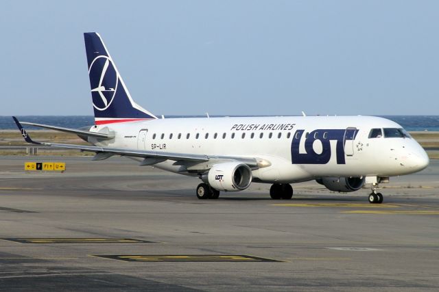 Embraer 170/175 (SP-LIR) - 22/06/2023:br /Flight to Warsaw (WAW), Poland, taxi for a take-off.