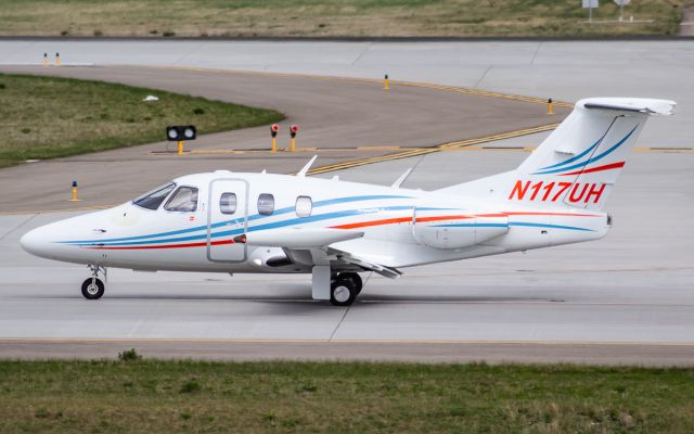 Eclipse 500 (N117UH)