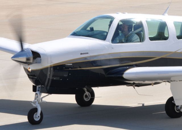 Beechcraft Bonanza (36) (N1522L)