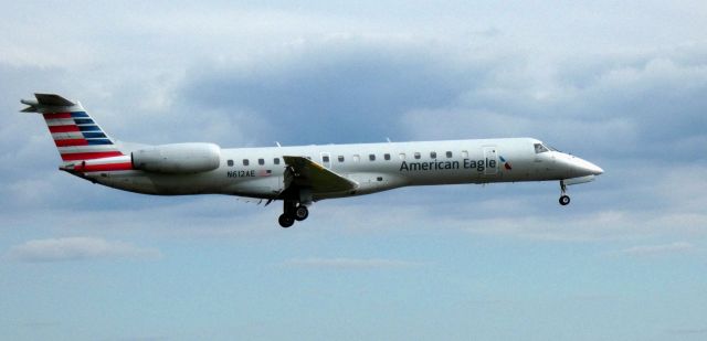 Embraer ERJ-145 (N612AE) - On final is this 1998 American Airlines Eagle Embraer ERJ-145LR in the Autumn of 2021.